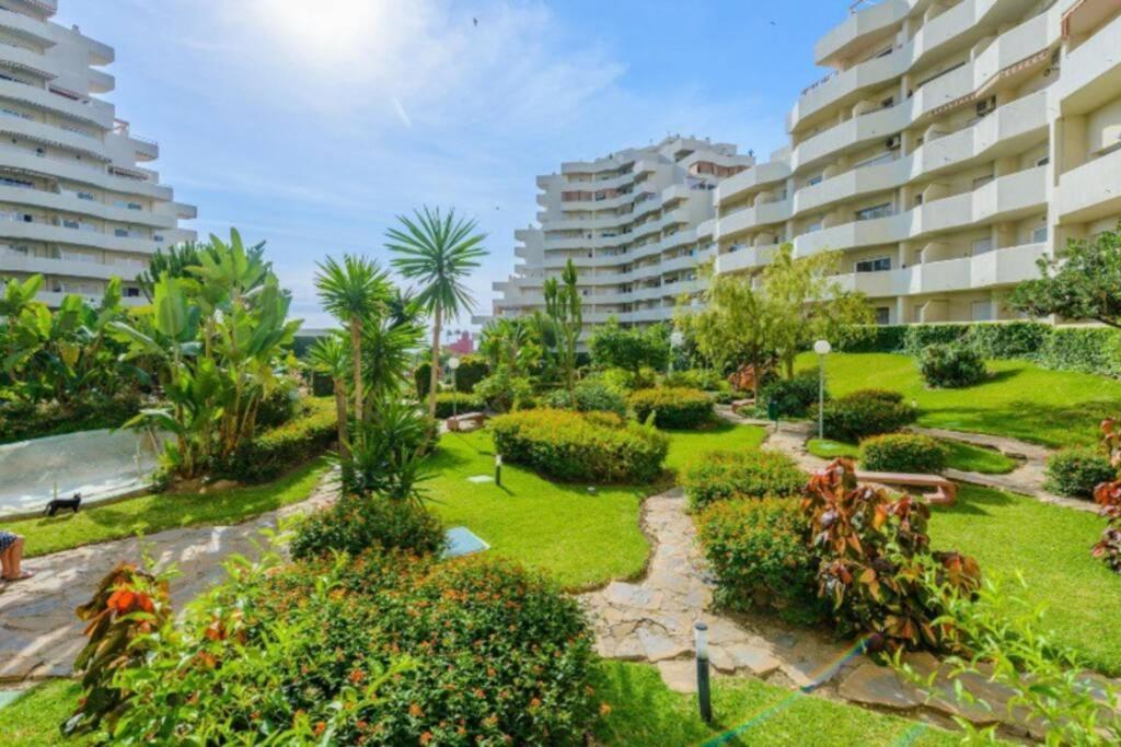 Apartamento 215. Primera Linea De Playa. Benalmadena Bagian luar foto